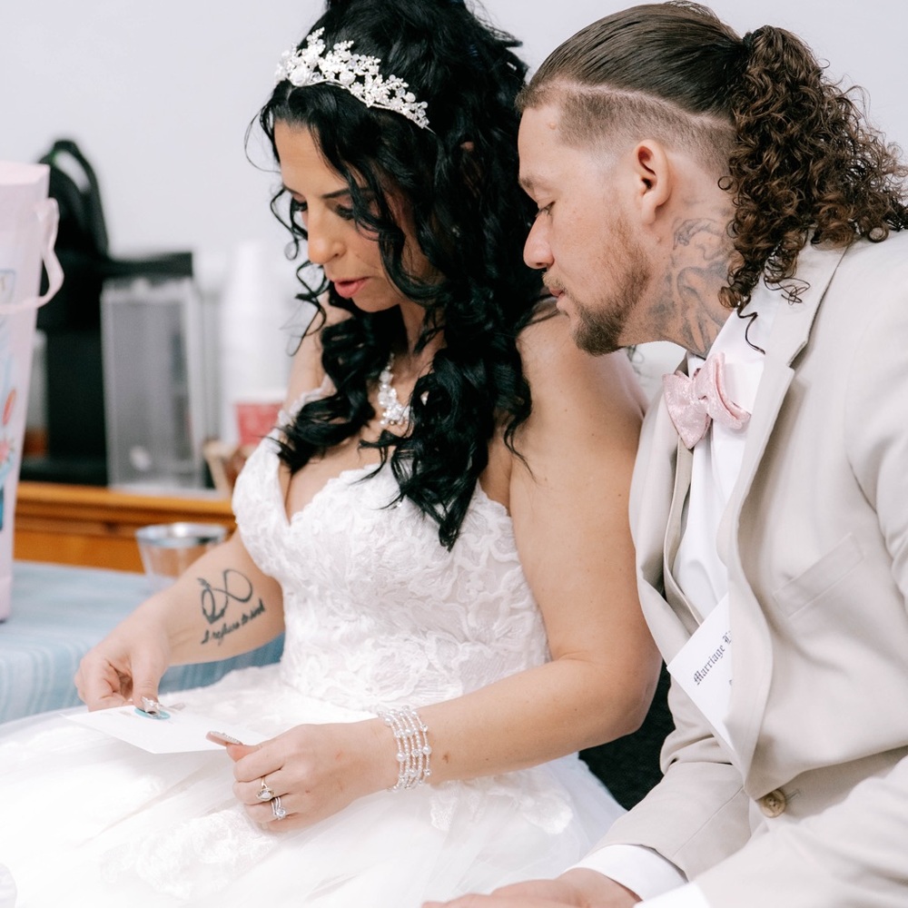 Strapless White Lace Wedding Dress with Sweetheart Neckline